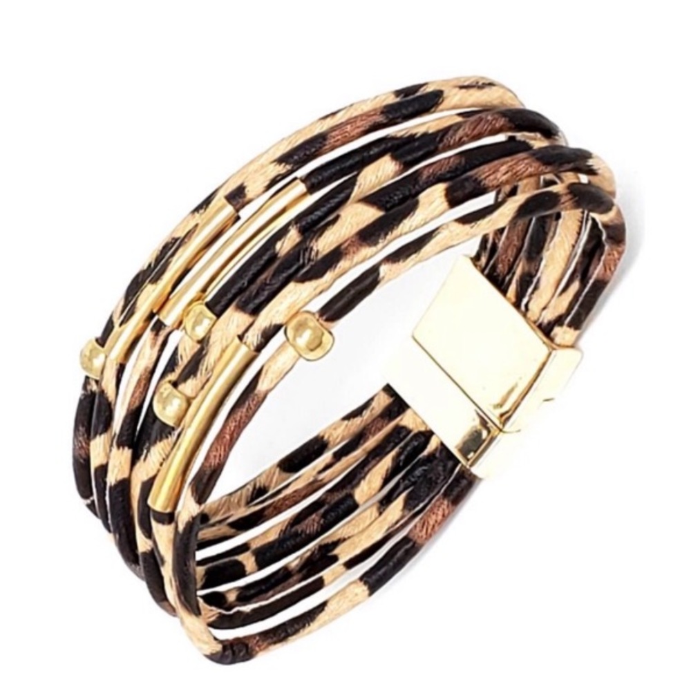 Leopard Magnetic Clasp Bracelet - Picture 4 of 4